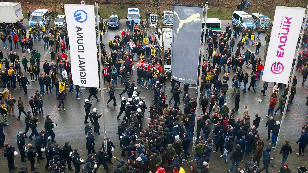 BVB-Ultras besetzen Glückaufkampfbahn