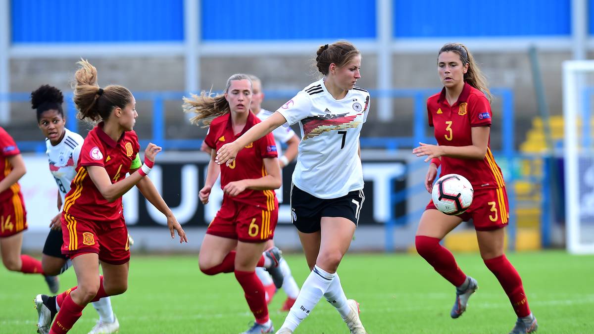 MELISSA KÖSSLER/19/ST/LA/HS/RA/1. FFC Turbine Potsdam: Die 19-Jährige ist in der Abteilung Attacke variabel einsetzbar: Ob im Sturmzentrum, links oder rechts auf dem Flügel oder wie nun bei der U19 EM als hängende Spitze. Kössler ist immer für ein Tor gut