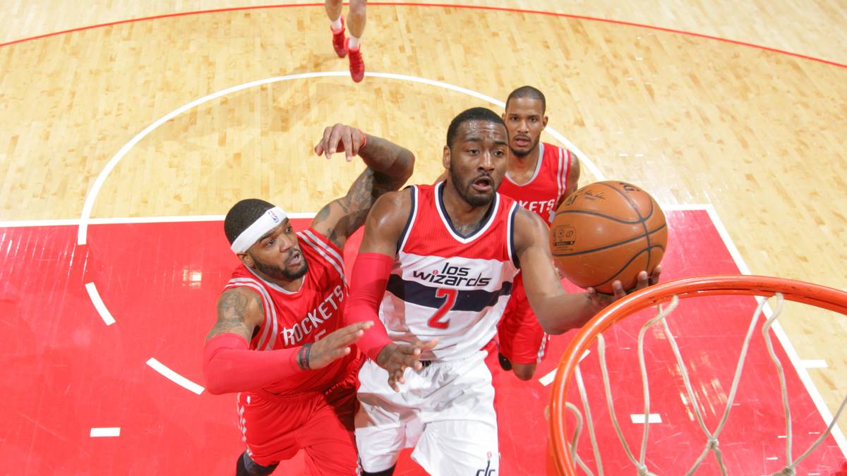 Dass er es besser kann, zeigt der Wizards-Star im Anschluss. Es bleibt bis zum Ende eng