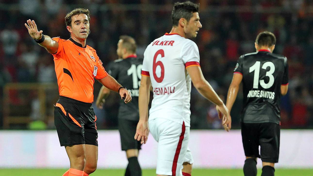 Türkei: Schiri stundenlang eingesperrt