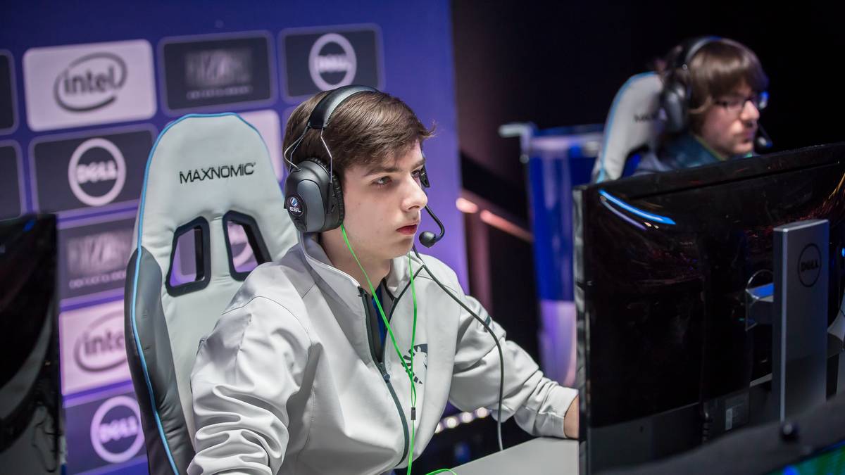 Christoph “Cris” Gowitzke ist der Zweite. Er ist als Stratege berüchtigt und quasi das Gehirn von Liquid. 