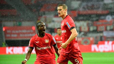 Sven Bender (re.) brachte Bayer Leverkusen gegen den 1. FC Köln in Führung