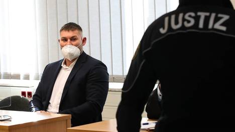 Schwergewichtsboxer Tom Schwarz beim Prozessbeginn im April 2021