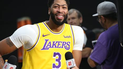 Eigentlich hat Anthony Davis bei den Los Angeles Lakers noch zwei Jahre Vertrag, der 30-Jährige verlängerte trotzdem bis 2028. 