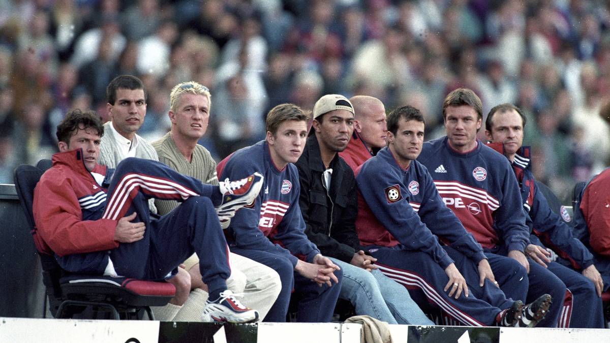 PLATZ 7 - Saison 1998/99: Eine sehr prominent besetzte Münchner Bank bangt an diesem 9. Mai im Münchner Olympiastadion länger als ihr lieb ist um die nächste Meisterschaft