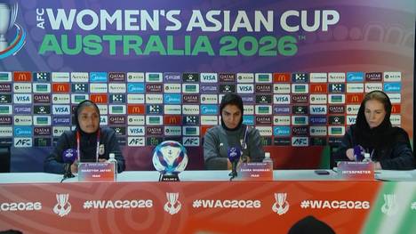 Nach dem Tod von Irans Staatsoberhaupt Ali Khamenei durch US-israelische Luftangriffe steht das Frauen-Nationalteam beim Asien-Cup im Fokus. Trainerin Marziyeh Jafari wollte sich jedoch nicht äußern.