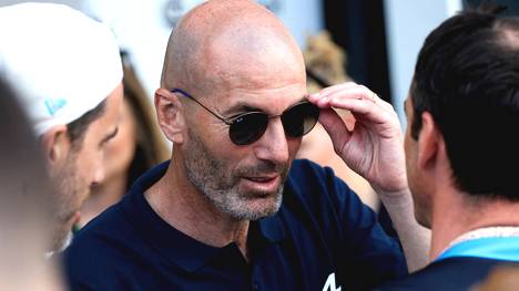 Zinédine Zidane wird auf das Interesse des FC Bayern angesprochen