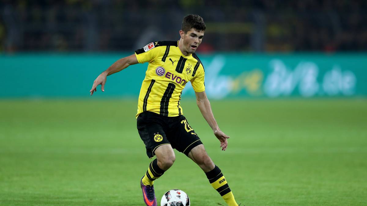 PLATZ 13 - CHRISTIAN PULISIC: Im Januar 2016 feiert der junge US-Amerikaner sein Debüt beim BVB. Der Flügelflitzer ist zu diesem Zeitpunkt 17 Jahre, 4 Monate und 12 Tage alt und kommt gegen Ingolstadt erstmals zum Einsatz. Mittlerweile läuft er für den FC Chelsea auf