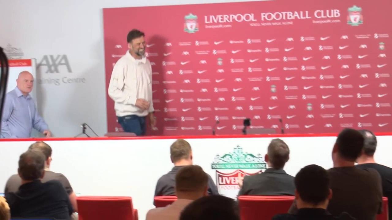Klopp kommt zu spät zur PK und sorgt direkt für Lacher | FC Liverpool