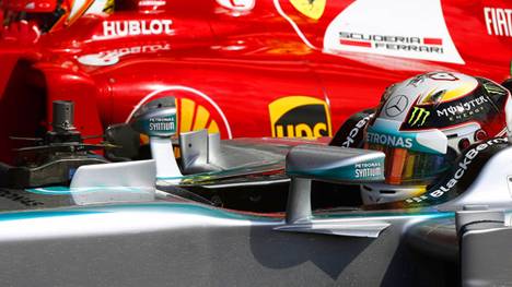 Lewis Hamilton (r.) träumt nicht davon, Ferrari zu fahren