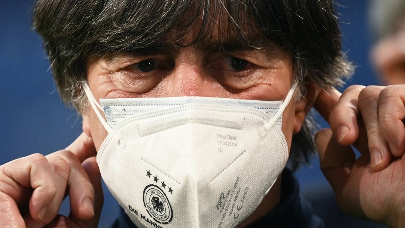 Sollte Löw sofort zurücktreten?