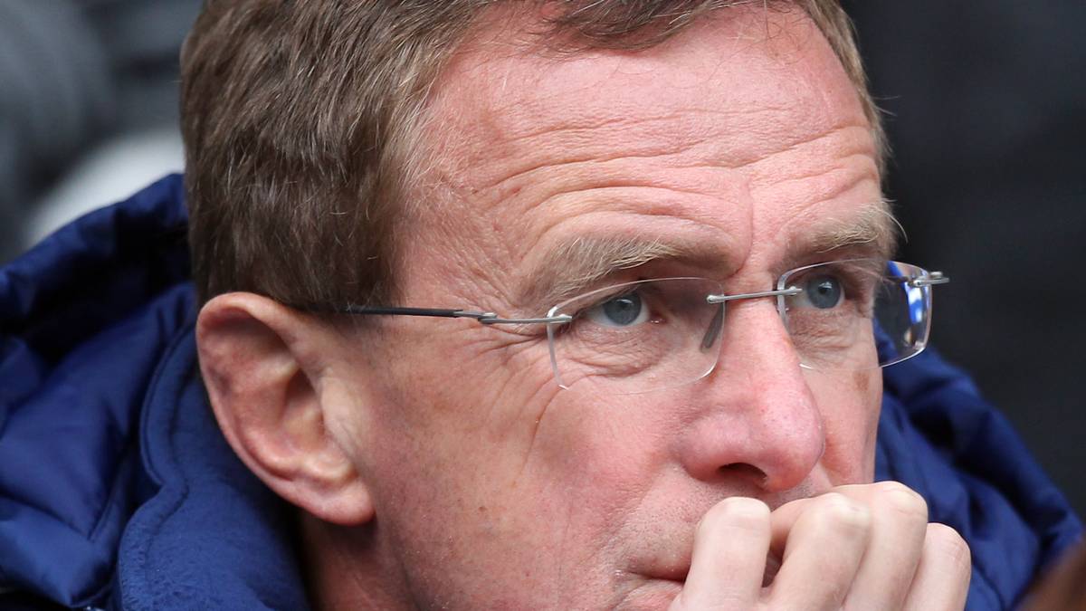 Mit Sportdirektor Ralf Rangnick kommt der erhoffte Erfolg. Trainerwechsel am Ende jeder Saison und ein ständiger Austausch der Sportdirektoren waren zuvor die Regel