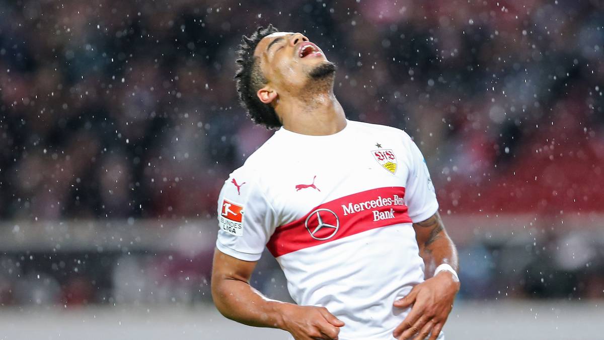 "Das darf doch nicht wahr sein", muss sich Daniel Didavi hier wohl denken. Dabei meint der Stuttgarter allerdings nicht die Witterungsbedingungen