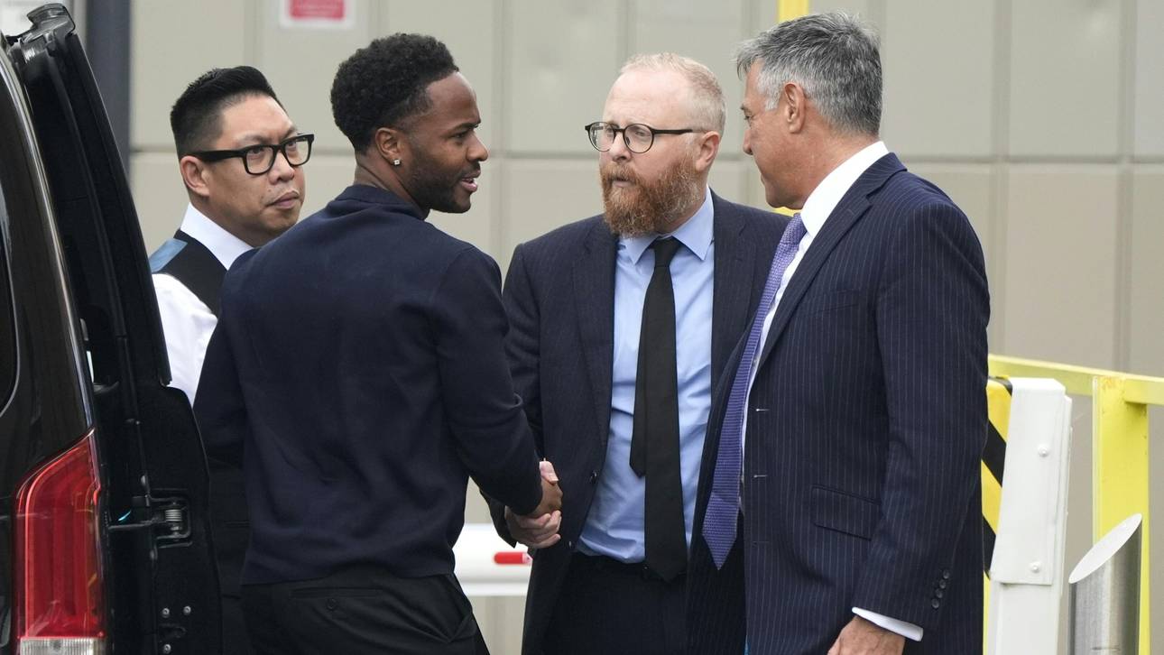 Sterling bekennt sich schuldig