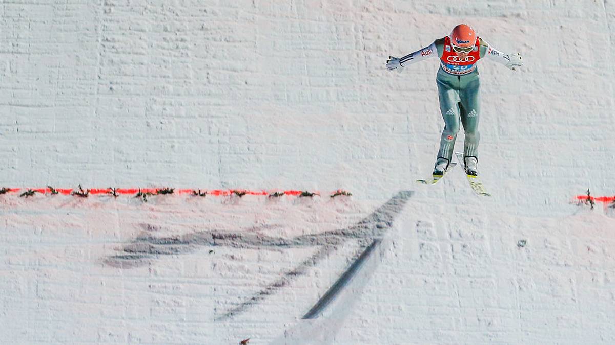 SEVERIN FREUND (2015/16): Lange müssen die Fans auf die nächste Podestplatzierung eines deutschen Springers bei der Tournee warten. Freund bricht den Bann und verteidigt seinen zweiten Platz nach dem zweiten Springen bis zum Ende