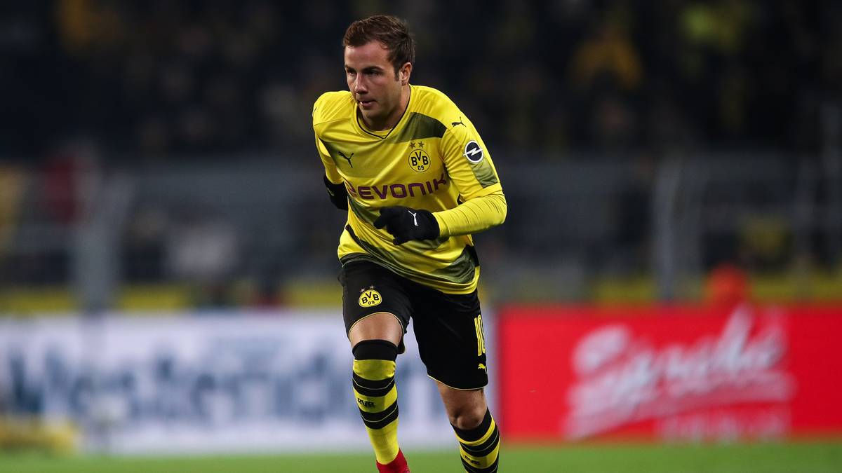 Dann gibt es das WM-Final-Revival. Andre Schürrle legt kurz vor dem Abpfiff fein auf für Mario Götze. Der lupft die Kugel zum 2:0-Endstand ins Netz