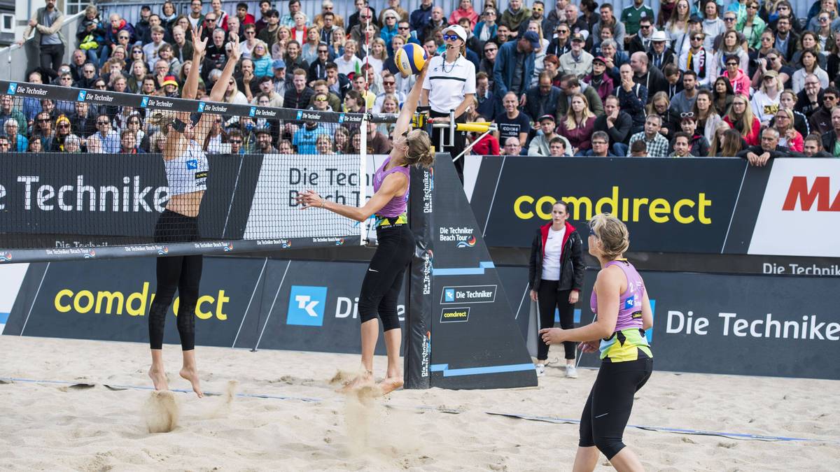 
LARISSA CLAASSEN / NINA INTERWIES (rechtes Duo): Das 2018 gegründete Team ist erst seit kurzem im professionellen Beachvolleyball aktiv und konnte sich schon in den vergangenen beiden Jahren für die DM qualifizieren