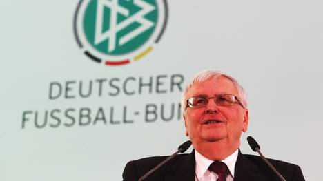 Theo Zwanziger wird vor dem DFB-Untersuchuchungsausschuss aussagen