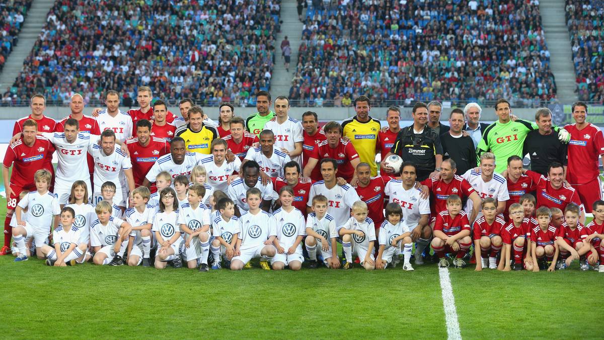 In Leipzig veranstaltete Ballack sein persönliches Abschiedsspiel und lud dafür jede Menge Star-Kollegen und Trainer wie Jose Mourinho ein