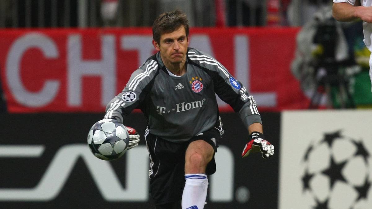 HANS-JÖRG BUTT: Der Oldenburger kam 2008 von Benfica Lissabon zum deutschen Rekordmeister und blieb bis zu seinem Karriereende 2012. Butt ist mit 26 Toren der erfolgreichste Torwarttorschütze der deutschen Fußballgeschichte 