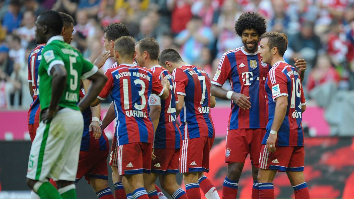 Mario Götze (r.) glänzt dabei als Doppeltorschütze für den Rekordmeister