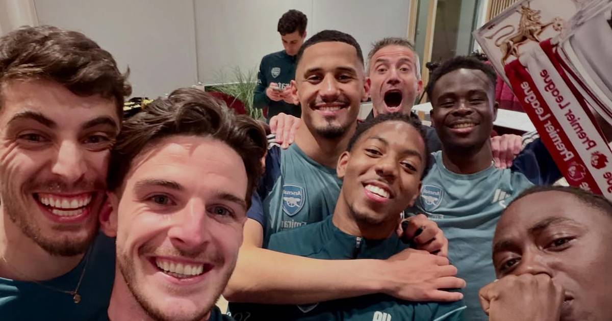 FC Arsenal ist Meister! Patzer von Manchester City entscheidet Premier ...