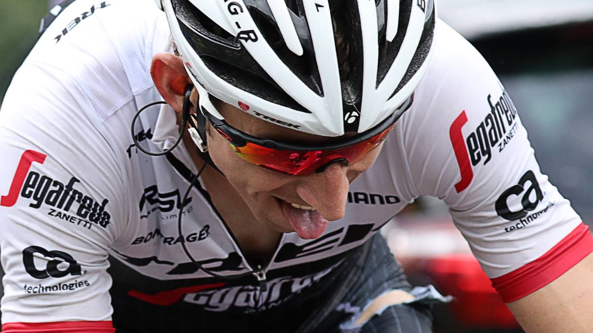 Wie auch Bauke Mollema. Nach einem Sturz verliert er den Anschluss und fällt vom zweiten Gesamtrang zurück