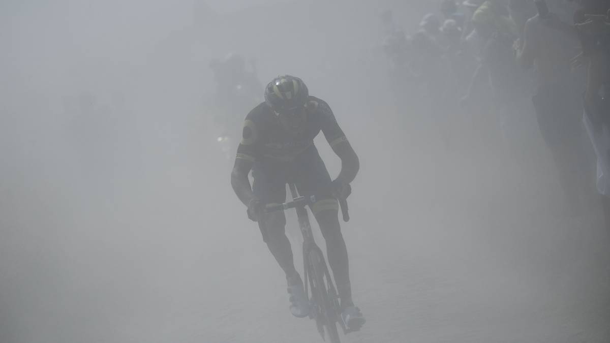 Viele Fahrer fallen dem unebenen Grund  auf dem Kurs des Klassikers Paris-Roubaix - zum Opfer. Darüber hinaus mussten sich Damien Gaudin und seine Konkurrenten mit dem aus dem Kopfsteinpflaster aufsteigenden Staub herumschlagen