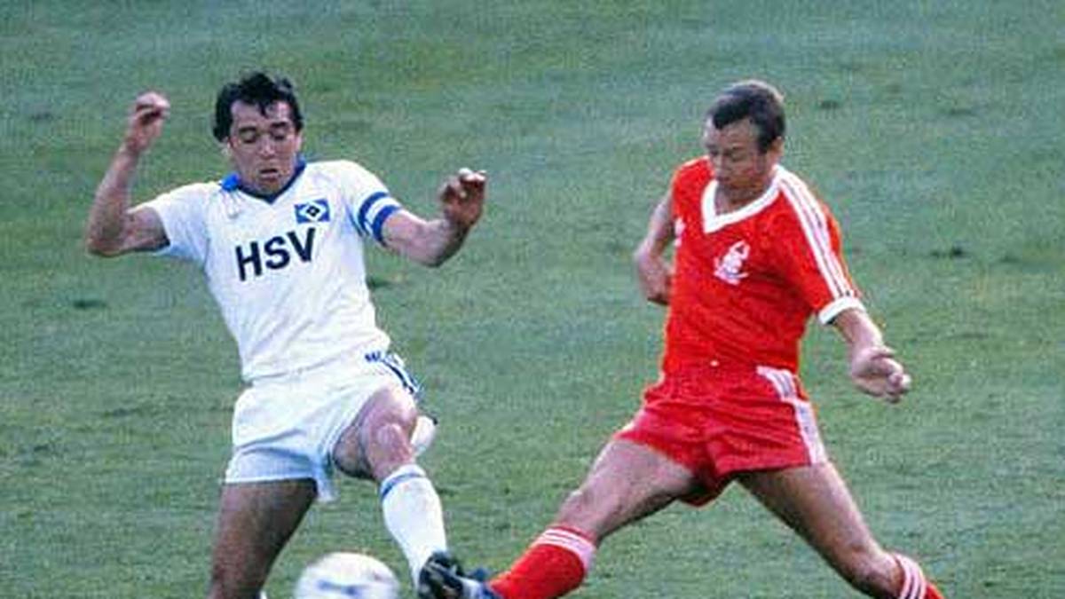 Mit den Hanseaten eilt der begnadete Spielmacher von Erfolg zu Erfolg. Dreimal werden Magath und der HSV gemeinsam Deutscher Meister: 1979, 1982 und 1983