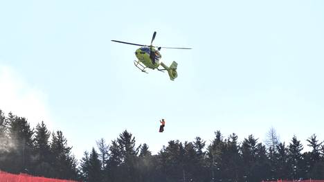 Hannes Reichelt wurde nach seinem Sturz in Bormio mit dem Hubschrauber geborgen