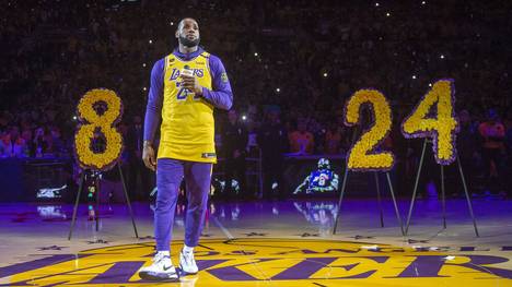 Bilder des Jahres 2020, Sport 01 Januar January 31, 2020, Los Angeles, California, USA: Laker LeBron James speaks during a pregame tribute to Laker great Kobe Bryant at the Staples Center in Los Angeles, Friday, January 31, 2020. Feed - 2020:01:31 - ZUMAo44_ 96615517st Copyright: xHansxGutknechtx
