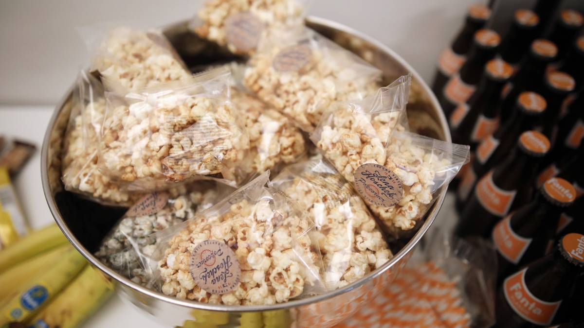 Neben all den spezifischen Fakten zum diesjährigen Super Bowl sind auch die allgemeinen Fakten erstaunlich. Durchschnittlich werden am Tag des Super Bowls 4000 Tonnen Popcorn verspeist ...