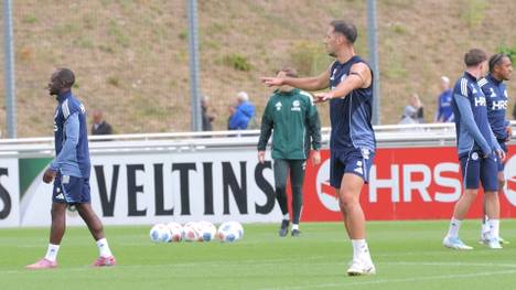Der FC Schalke 04 holte sich gleich zwei Spieler, um die Innenverteidigung zu verstärken. Gerade Nikola Katic, der schon in Plymouth unter Trainer Muslic spielte, schlug voll ein. 