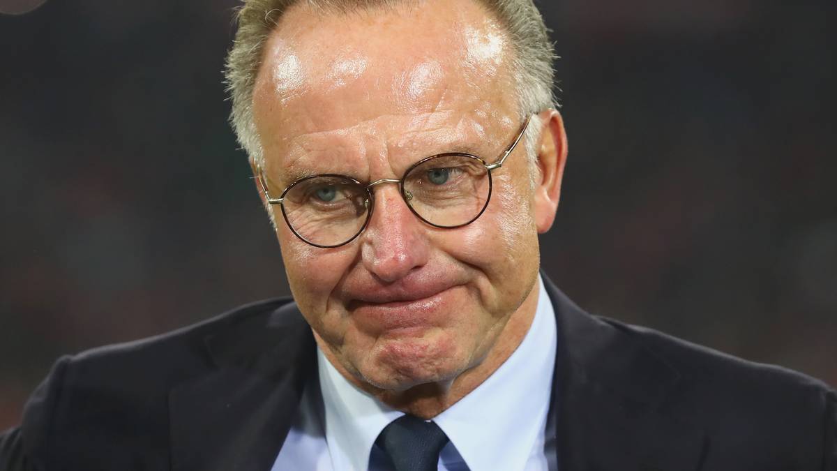 Bayerns Vorstandschef Karl-Heinz Rummenigge hatte Lewandowski zuletzt noch für "unverkäuflich" erklärt. "Die Wette nehme ich gerne an, dass Robert in der nächsten Saison hundertprozentig bei Bayern München spielen wird", so Rummenigge Ende März