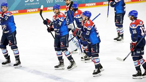 Das Trainer-Trio der Adler Mannheim bleibt bestehen