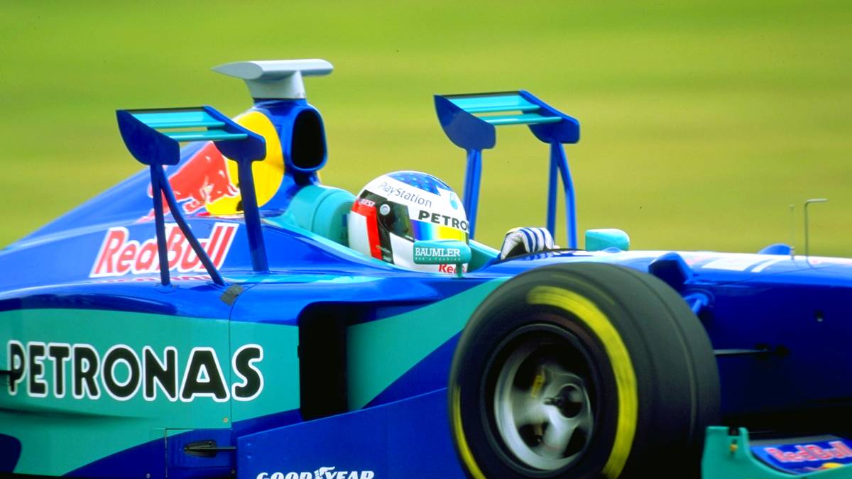 Sauber zählt zu den Teams, die am meisten ungewöhnliche Neuerungen testen und sich dabei auch den einen oder anderen Fehlschlag leisten - wie 1998 am Wagen von Jean Alesi zu sehen