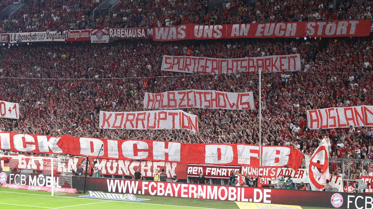 Solche Plakate gab es auch schon bei den Zweitliga-Partien am frühen Freitagabend zu sehen