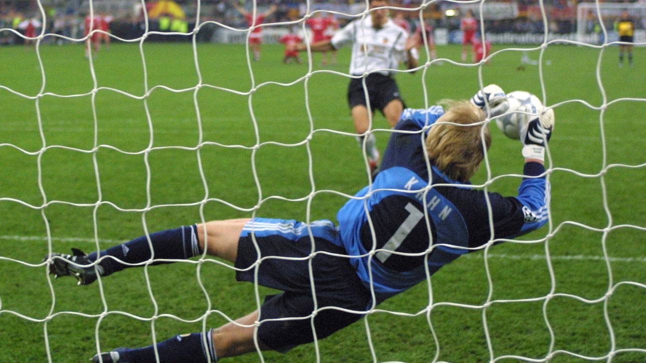 Mit seinen drei Paraden im Elfmeterschießen hatte Oliver Kahn maßgeblichen Anteil am CL-Erfolg 2001