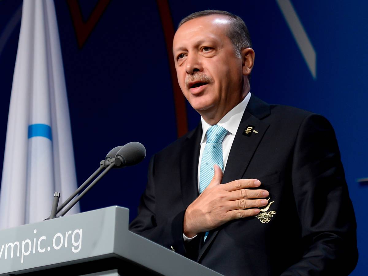 Druck von Recep Tayyip Erdogan: Galatasaray Istanbul benennt Stadion um -  DER SPIEGEL