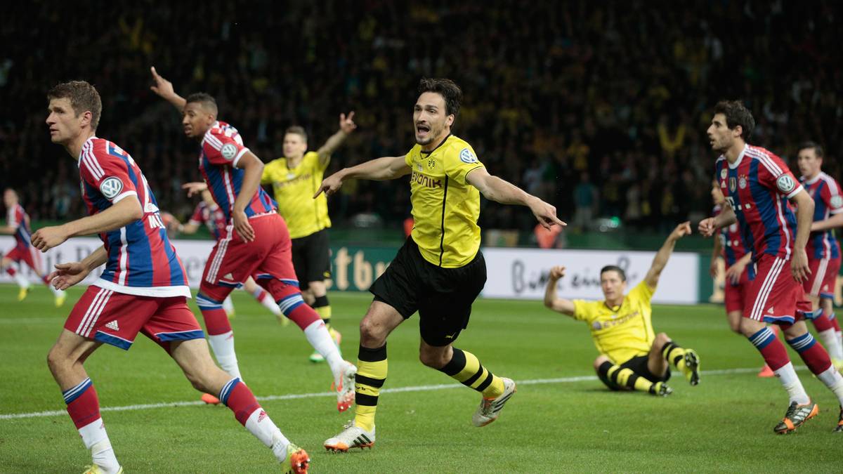 Die Borussen jubeln, allen voran Hummels, doch Schiedsrichter Florian Meyer lässt zum Entsetzen der Westfalen weiterspielen. Nach der Partie nahm die Diskussion um den Videobeweis deutlich an Fahrt auf