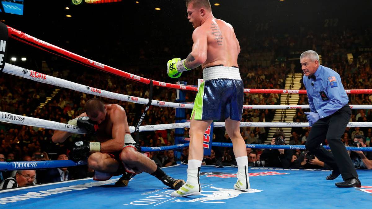 LAS VEGAS, NEVADA - NOVEMBER 02: Canelo Alvarez (C) knocks out Sergey Kovalev in the 11th round of their WBO light heavyweight fight as referee Russell Mora looks on at MGM Grand Garden Arena on November 02, 2019 in Las Vegas, Nevada. (Photo by Steve Marcus/Getty Images)