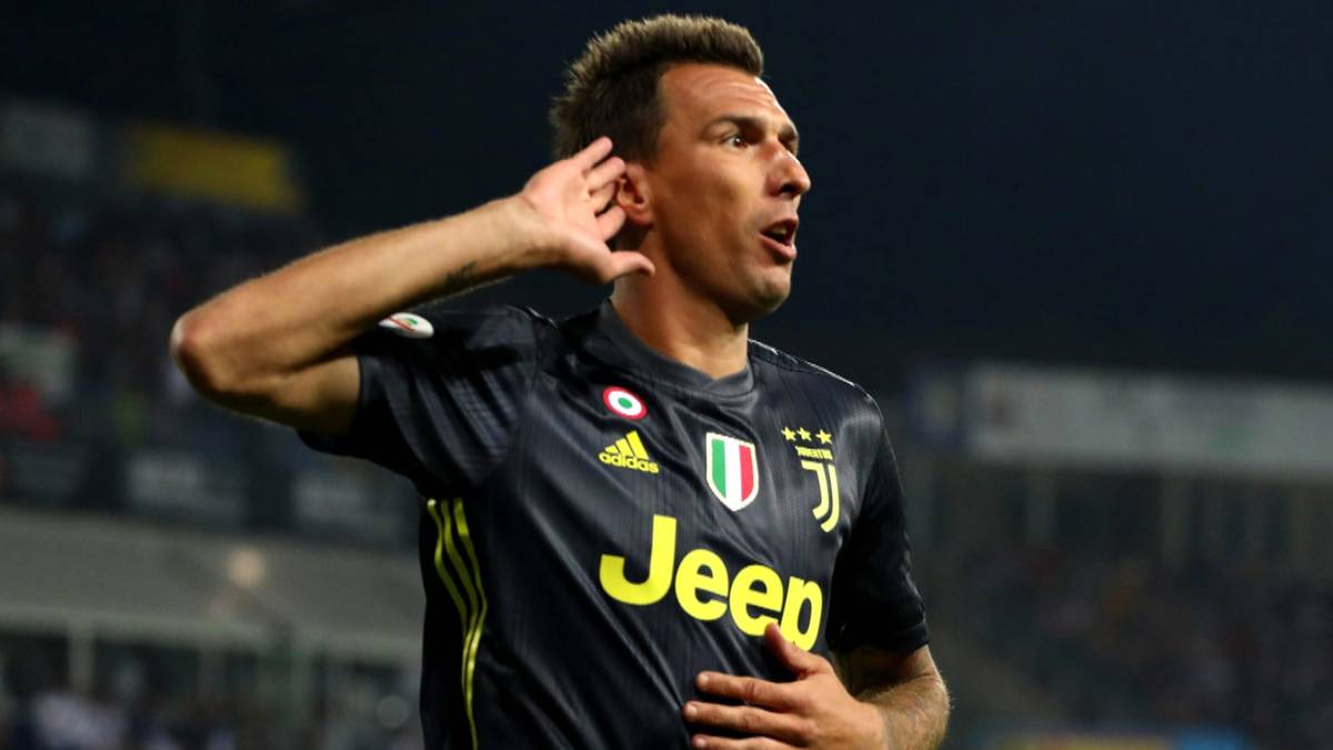 Im Sommer gab es Gerüchte um eine Rückkehr des 33-Jährigen zum FC Bayern, auch der BVB galt zwischenzeitlich als Option. Englische Medien berichteten zuletzt von einer Einigung mit Manchester United