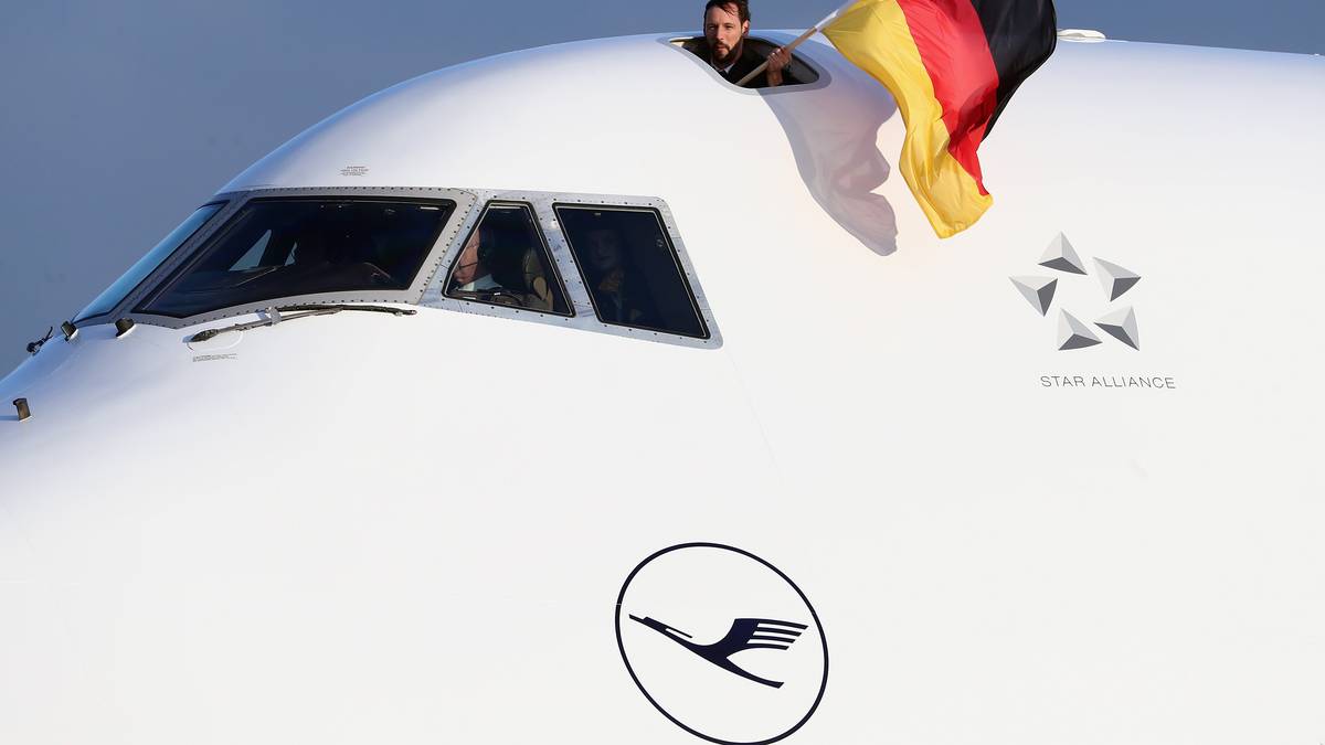 Die letzten deutschen Olympia-Helden sind wieder auf deutschem Boden gelandet. SPORT1 zeigt die besten Bilder von der Ankunft am Frankfurter Flughafen