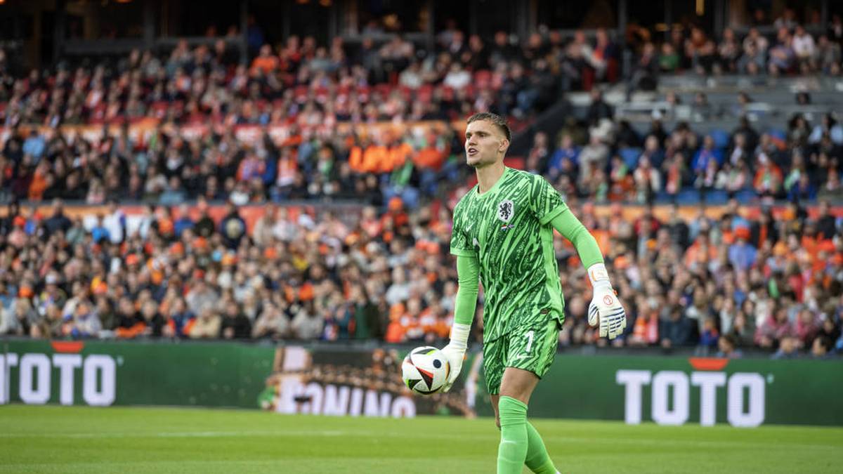 Bart Verbruggen (21 Jahre Niederlande): Der einzige Torhüter in der Auflistung. Für das englische Team von Brighton & Hove Albion durfte der junge Niederländer immer wieder in der Premier League ran, sammelte insgesamt 21 Ligaspiele. Auch beim Freundschaftsspiel der Elftal gegen die DFB-Elf im März stand Verbruggen zwischen den Pfosten. 