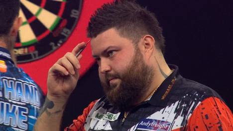 Michael Smith hat sich beim Grand Slam of Darts im Match gegen Luke Humphries eine blutige Wunde zugezogen.