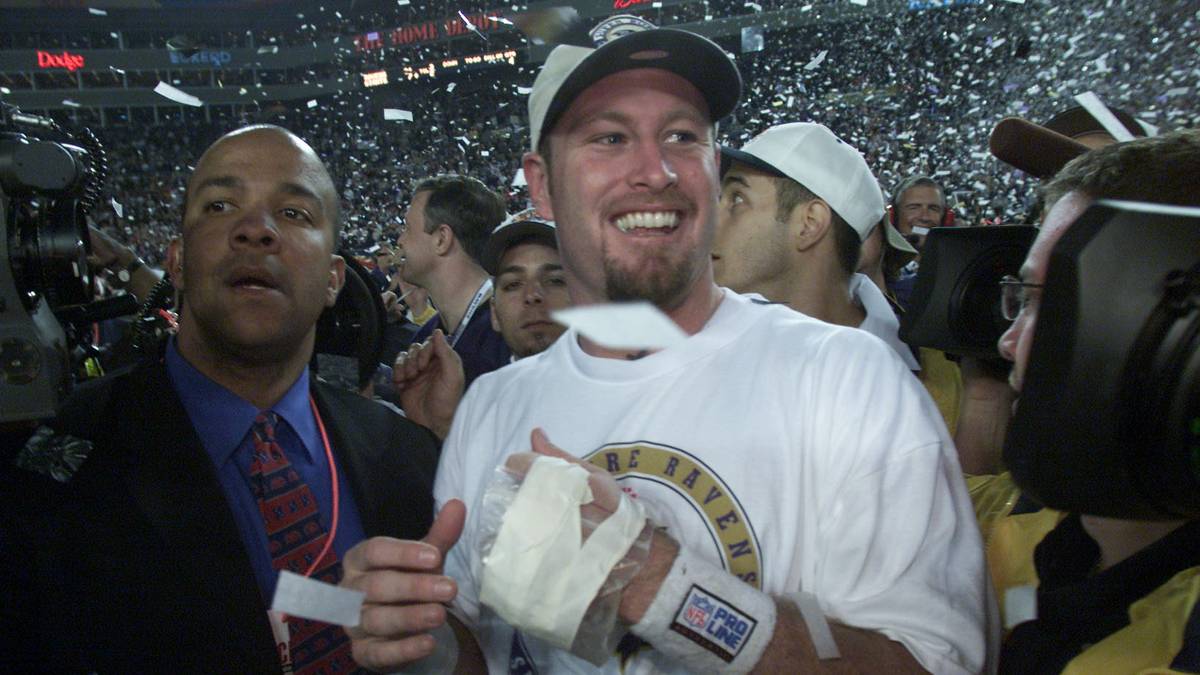 Es ist im Jahr 2001 der erste Titel für die Ravens um Quarterback Trent Dilfer (Bild). Bis heute ist das Endspiel für viele negative Offensiv-Rekorde verantwortlich: So erzielen beide Teams  zusammen nur 393 Yards Raumgewinn und Giants-QB Kerry Collins (0 TD, 4 Interceptions) erreicht ein historisch niedriges Quarterback-Rating von 7,1