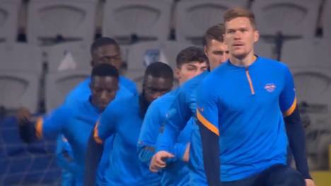 RB Leipzig ist historisch schlecht in die Saison gestartet. So wird bereits über Trainer Domenico Tedesco diskutiert, was beim Team nicht gut ankommt.