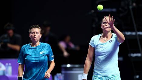 Anna-Lena Grönefeld (R) und Demi Schuurs stehen im Halbfinale