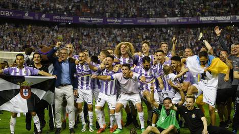 Spieler von Real Valladolid bejubeln die Rückkehr in La Liga