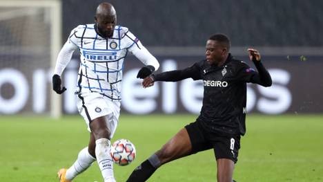 Nach acht Monaten Verletzungspause gab Denis Zakaria kürzlich sein Comeback. Für die Fohlen ist er, wenn fit, unersetzlich. Der Schweizer äußert sich zu den Wechselgerüchten. 